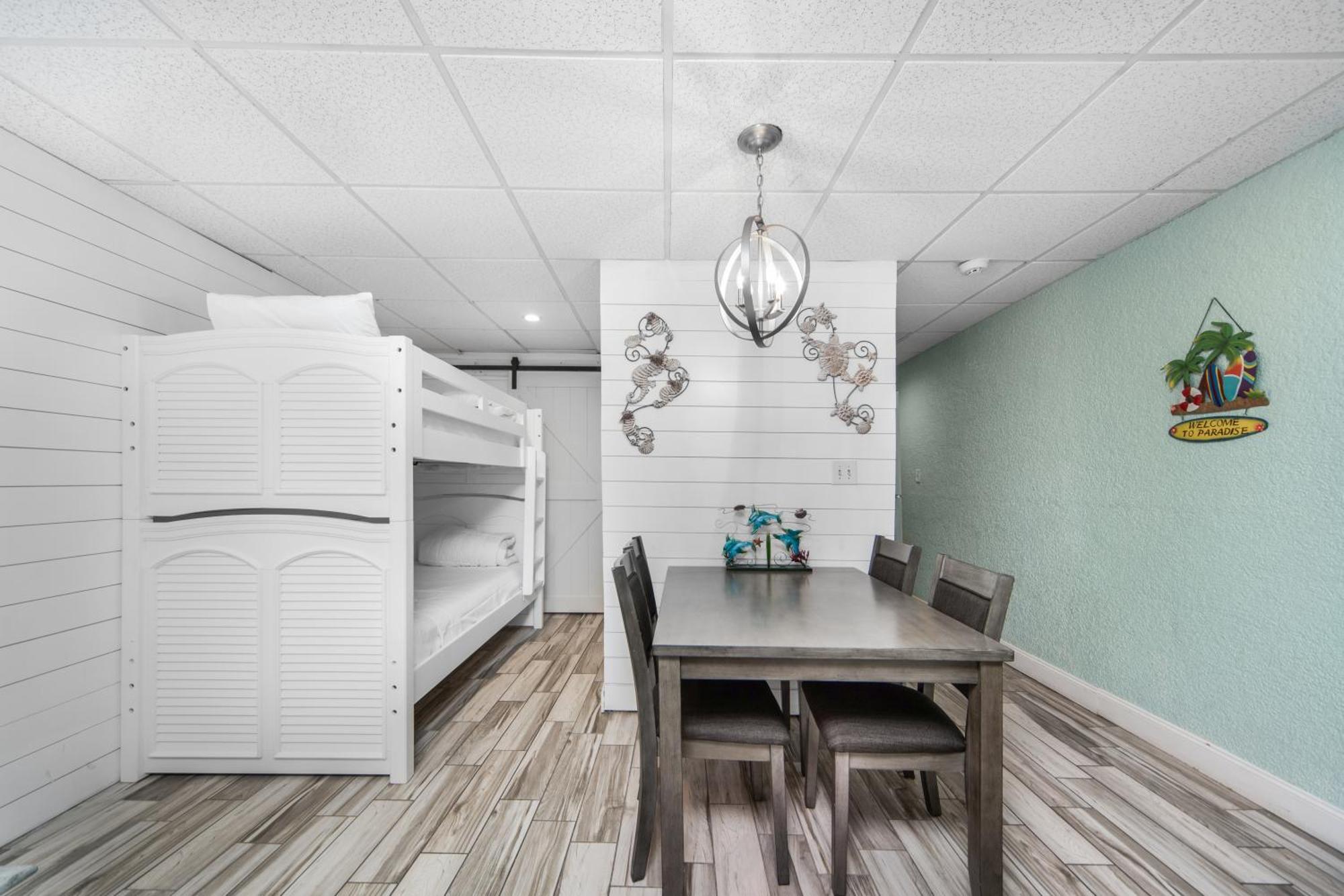 Continental 319-320 Apartment